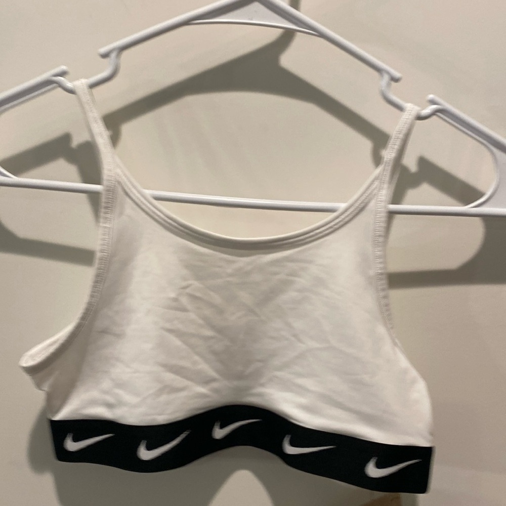Girls Nike Training Sports Bra.‎  White with Black Trim.